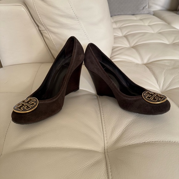 Tory Burch Women's Brown Suede Wedge Pumps size 8 - Picture 3 of 5